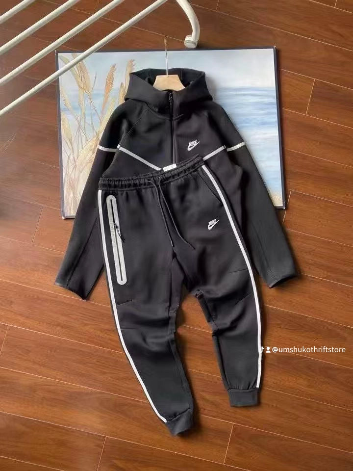 Nike Tech Fleece Reflective